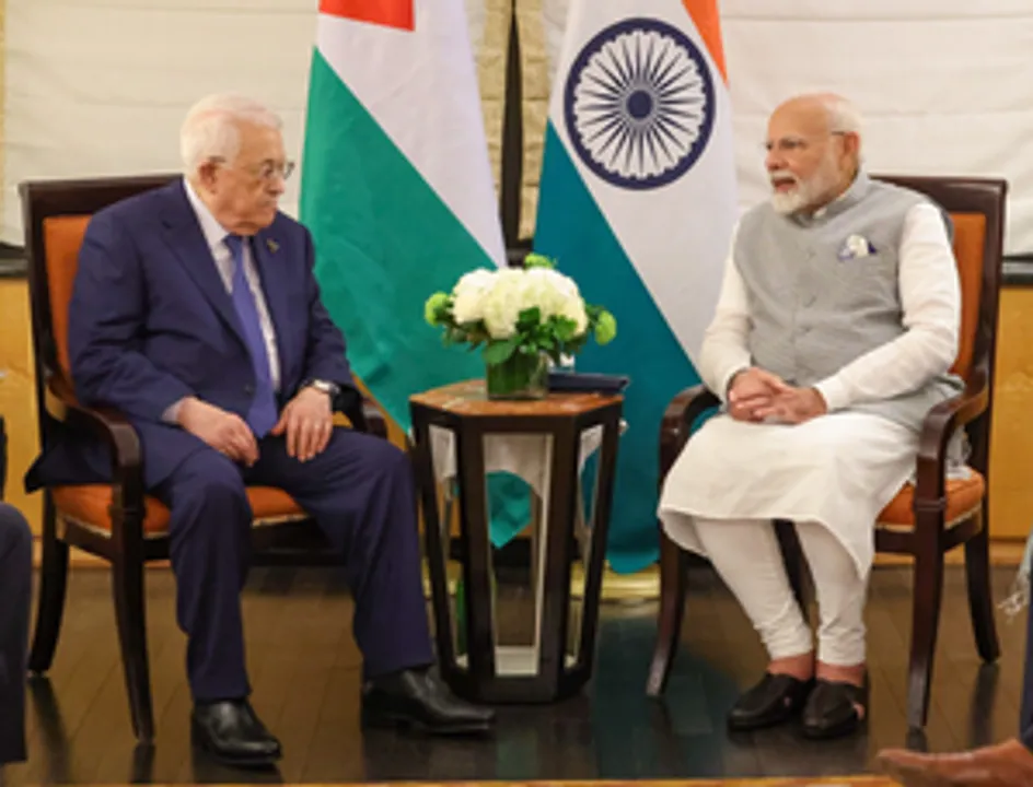  PM Modi meets Palestinian Prez, expresses deep concern on Gaza crisis