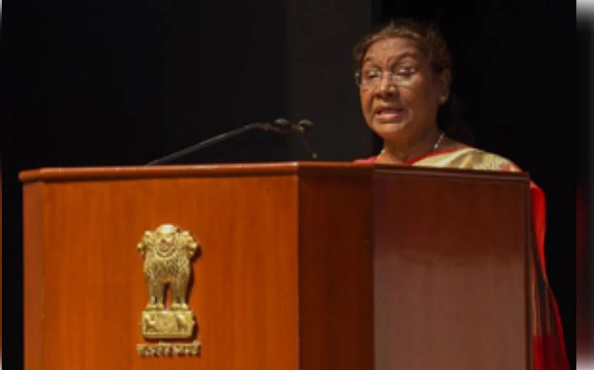  President Murmu unveils new flag & insignia of the Supreme Court