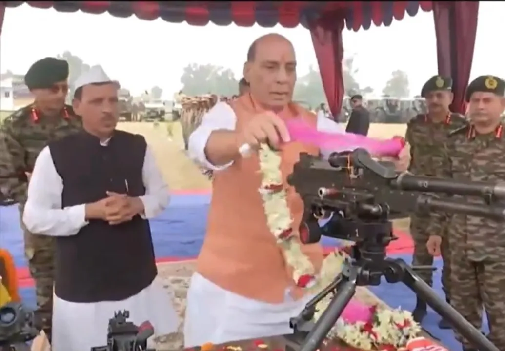  Rajnath Singh performs 'Shastra Puja', celebrates Vijayadashami with armed forces in Gangtok