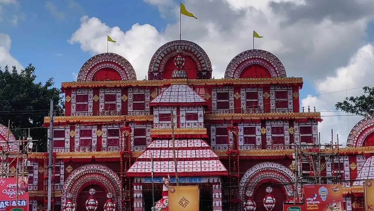  Dussehra festivity grips Odisha; stage set for Rabana Podi tonight