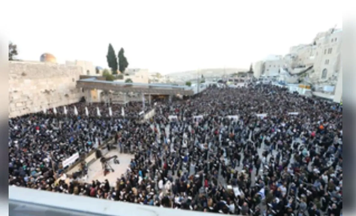  Israel bans gatherings of over 1,000 people in central region