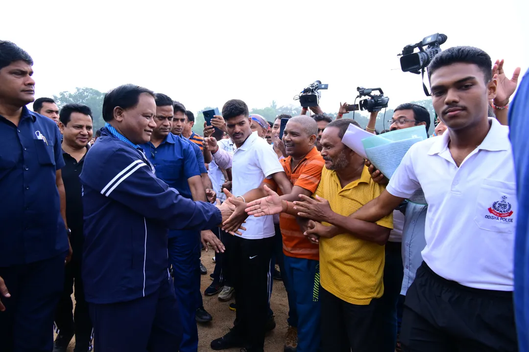  Odisha CM Mohan Majhi goes for morning walk, interacts with people, relishes tea