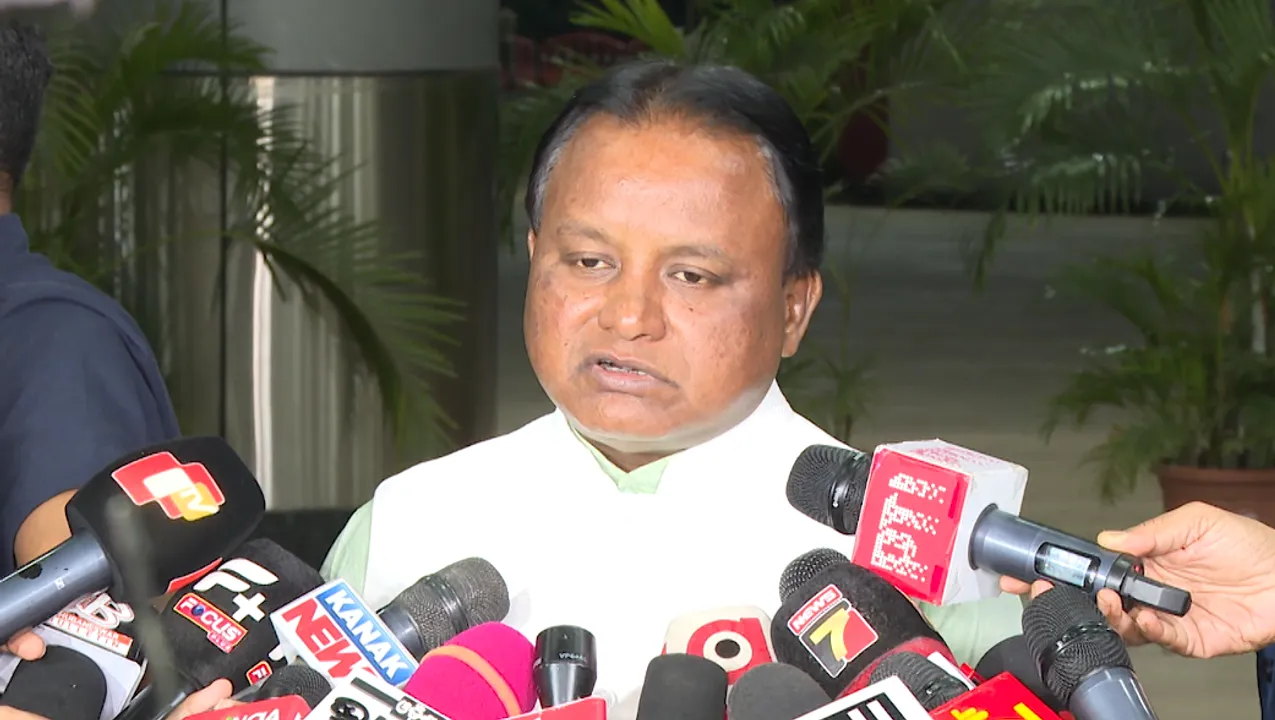  Odisha CM seeks detailed report on losses due to Cyclone Dana by Nov 2