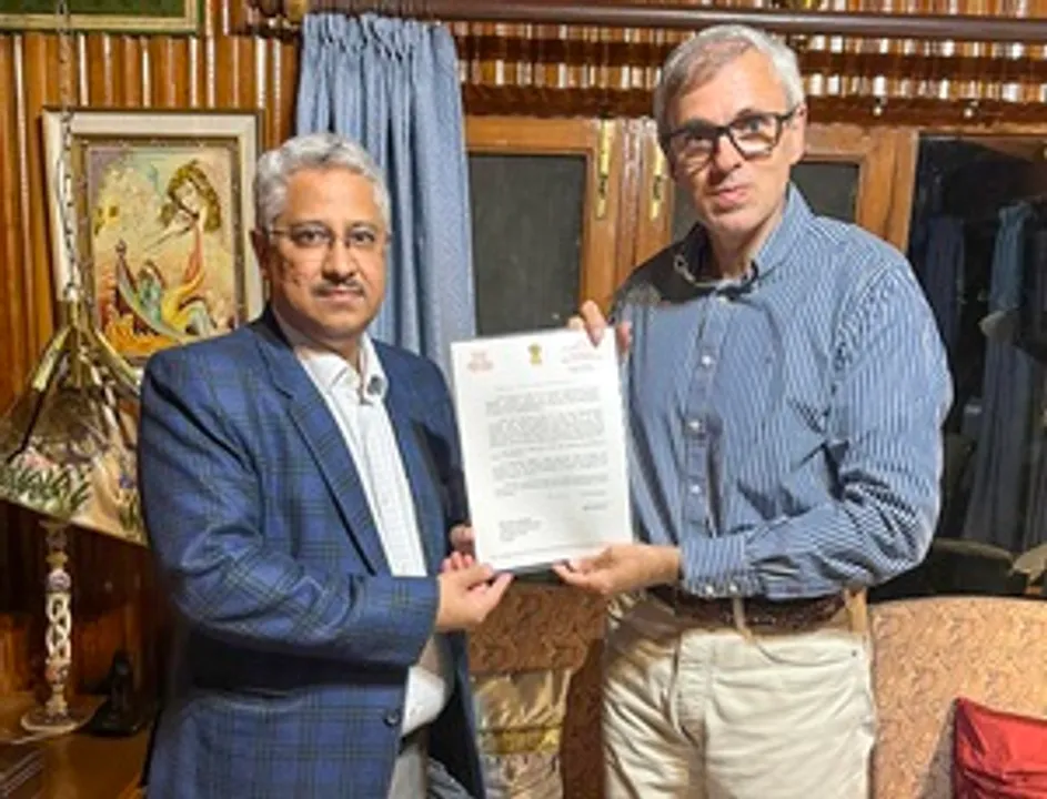  J&K Lt Governor invites Omar Abdullah to form govt, oath-taking on Wednesday