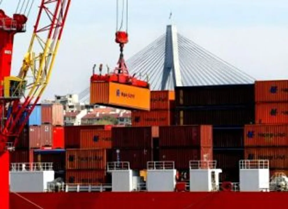  India's August trade deficit at $7.67 bn falls 38% YOY