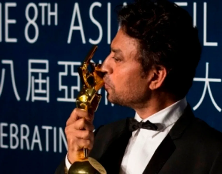  Irrfan Khan with his trophy ( IANS) file pic. 