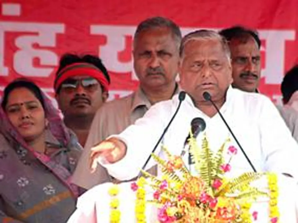  Mulayam stumps Akhilesh, says legislators to pick next CM