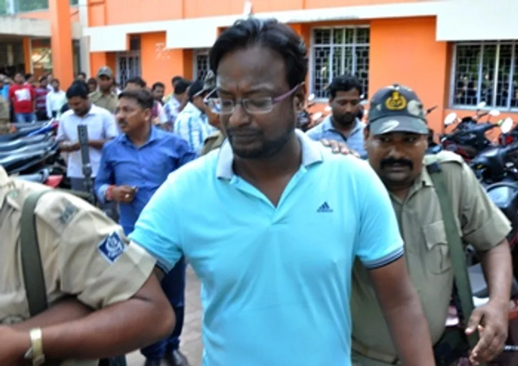  Odisha constable suspended for lending cellphone to chit fund scamster