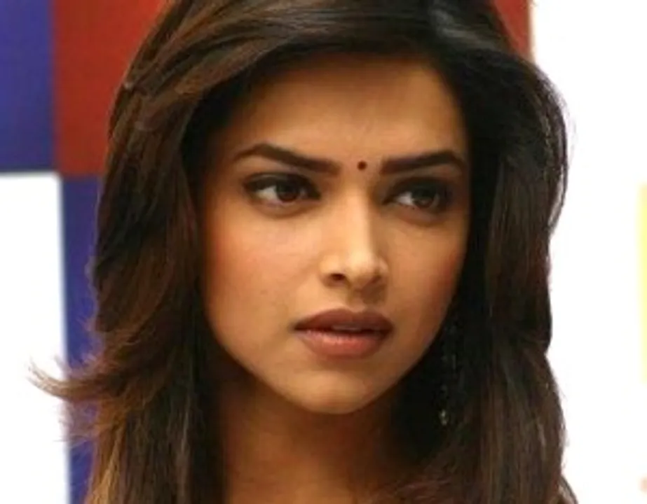 Deepika 