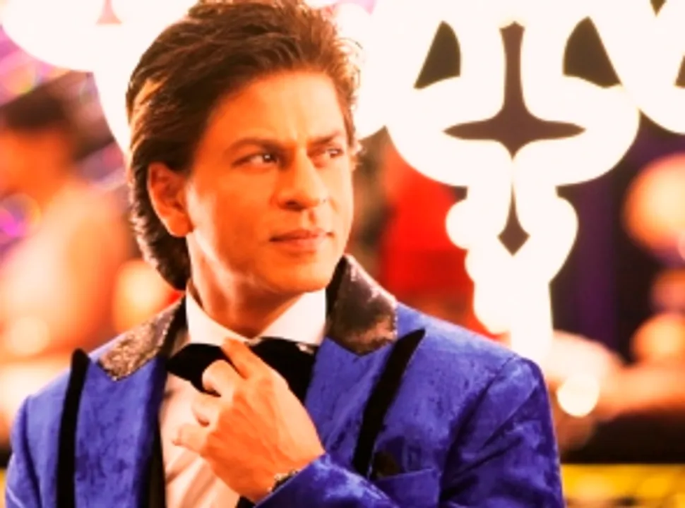  SRK injures back while on way for JHMS promotion