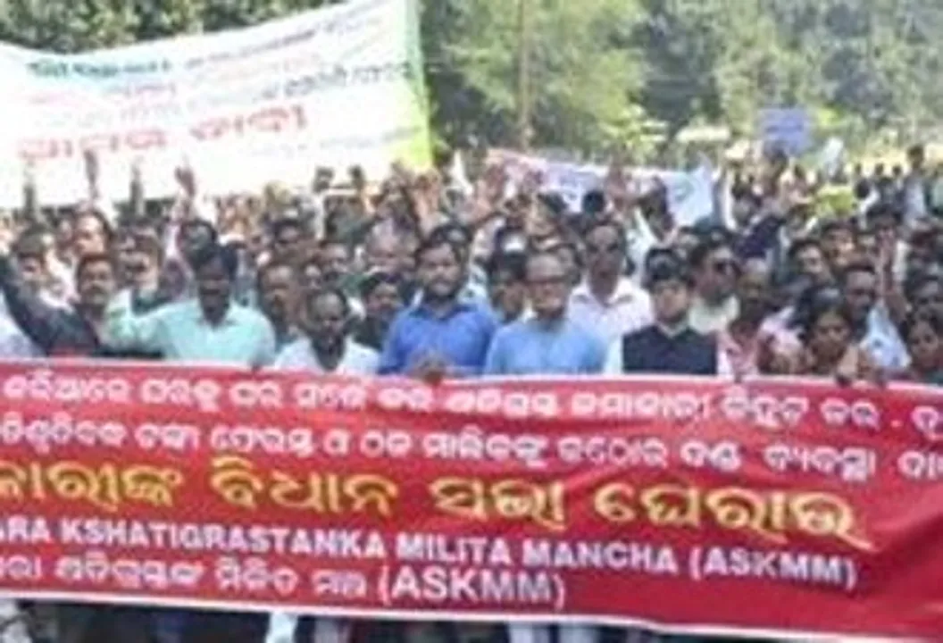  Investors duped by chit fund companies protesting delay in return of money to them. (File Pic) 