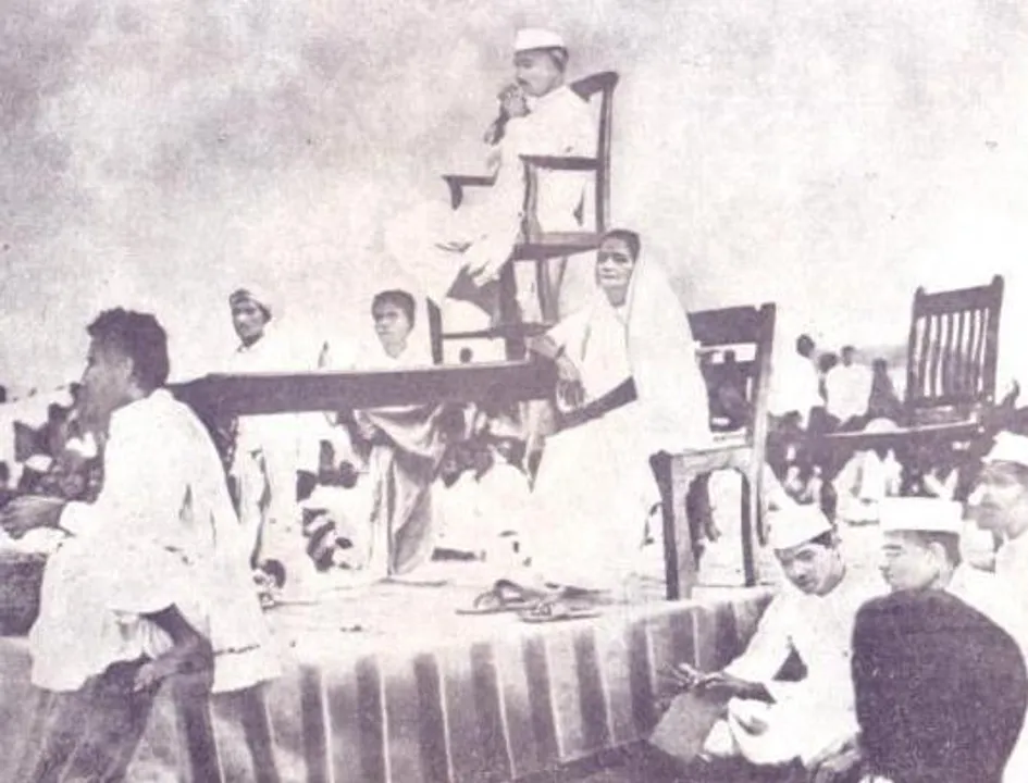  Gandhi's first tour to Odisha in 1921. Gandhi atop the table, Kasturba is seated on Chair and Gopabandhu is on the edge of the dias.  