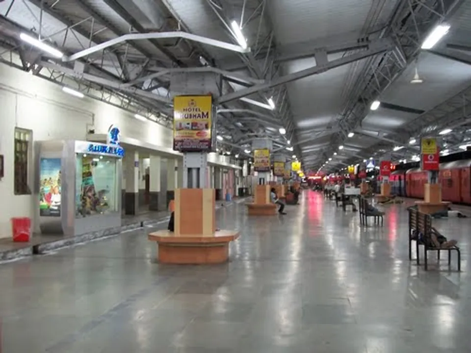  Railways to accept old currency notes till Nov 24