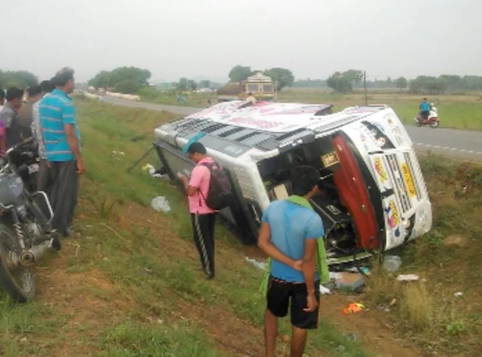  25 injured as bus turns turtle in Odisha's Jajpur