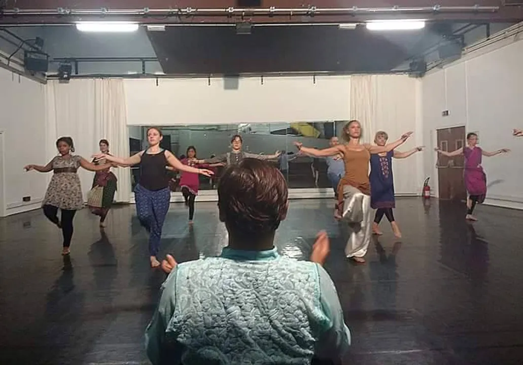  French belles dancing the Sambalpuri folk dance Dalkhai?