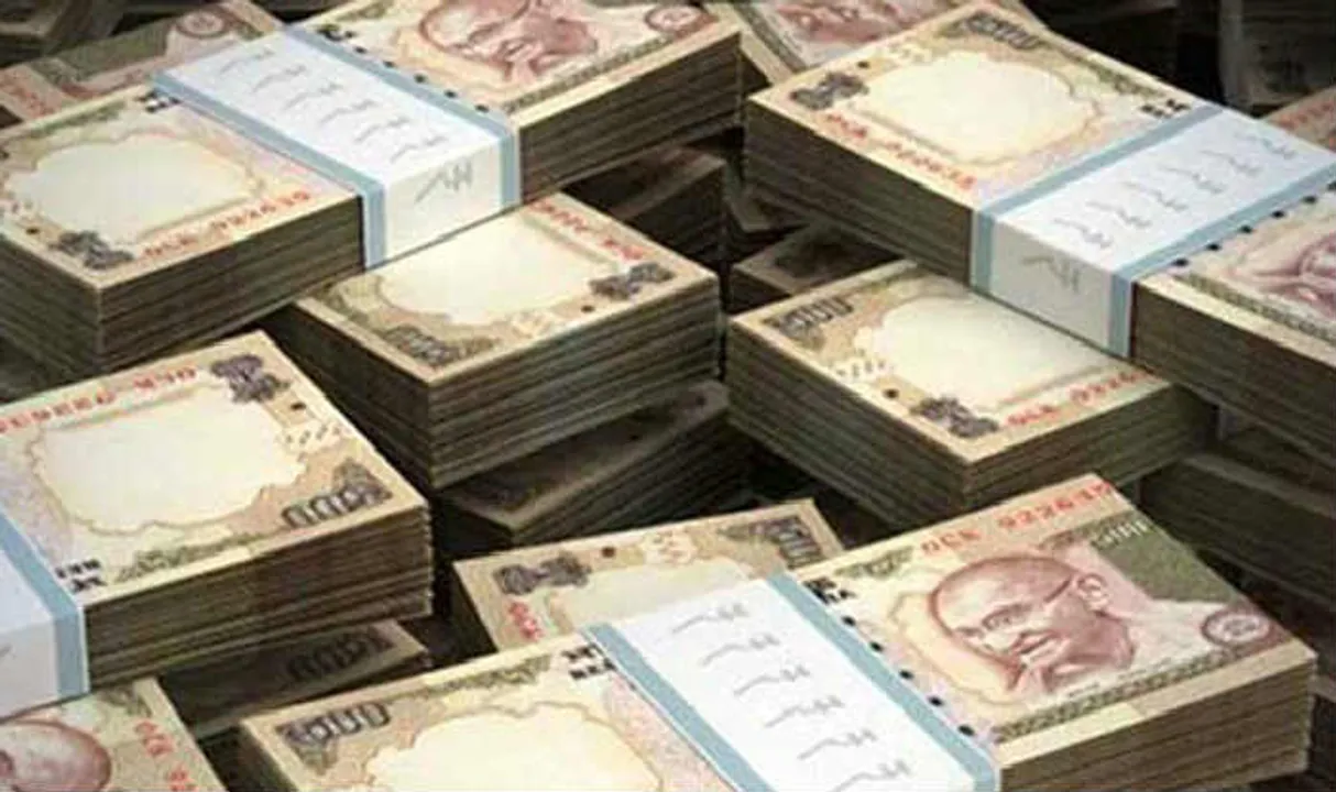  Government extends Rs 500 use till Dec 15, stops over-the-counter exchange