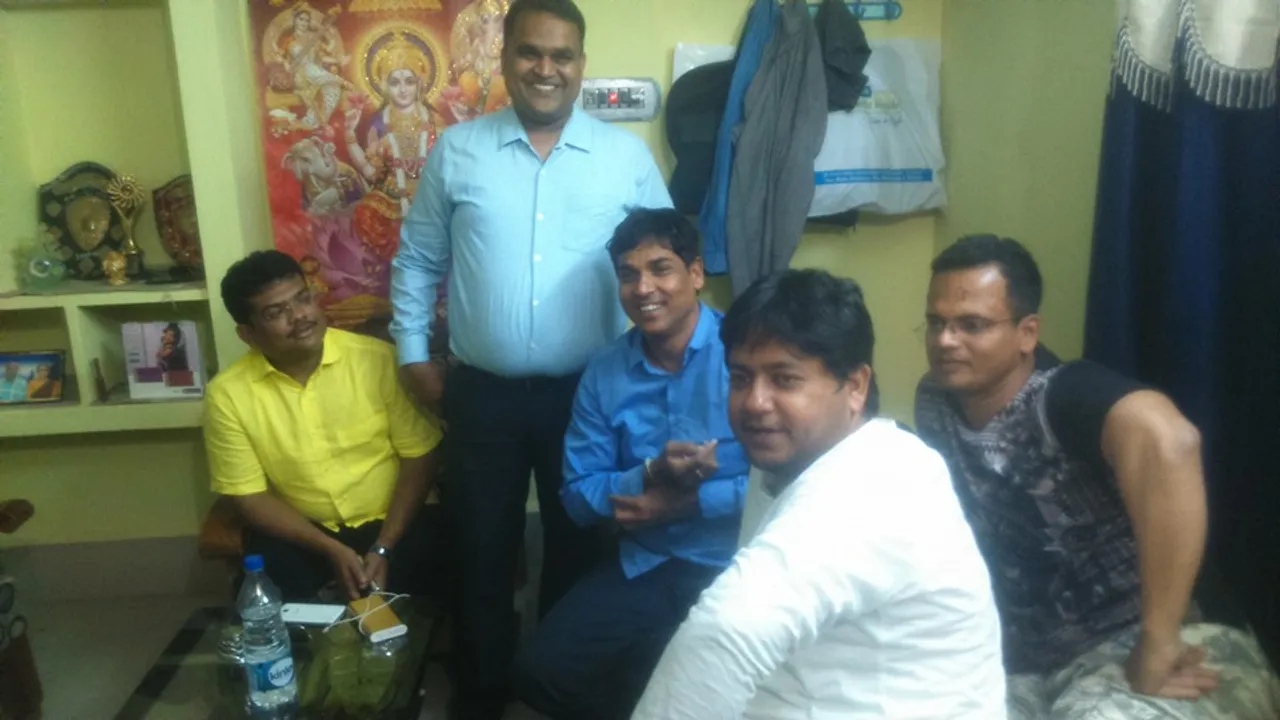  Photos of scam accused doc put ruling BJD in a spot