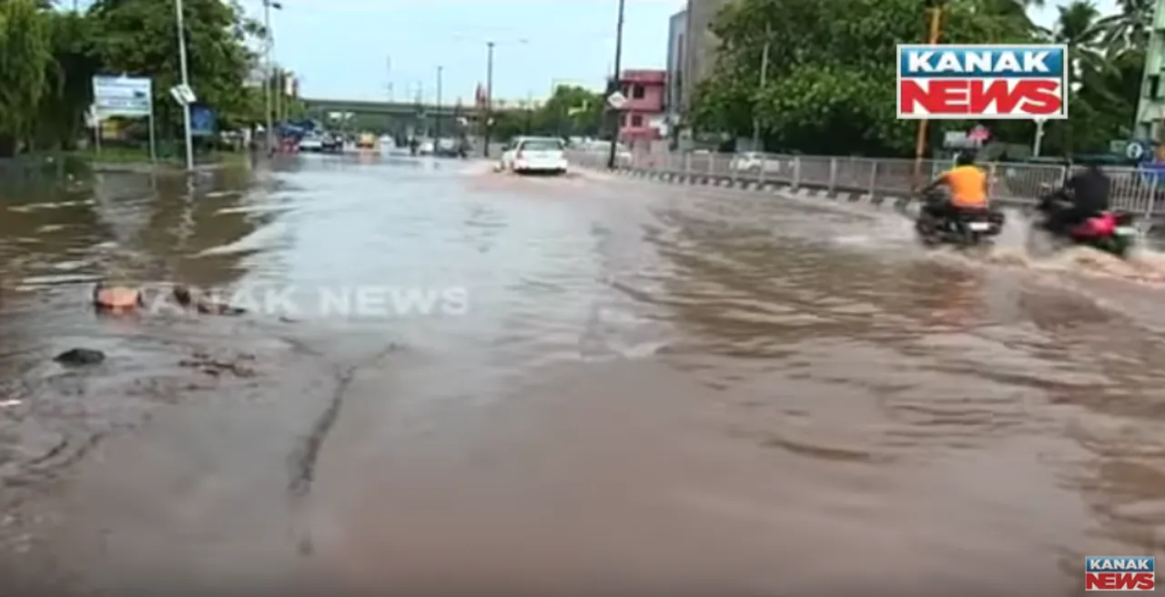  Heavy rainfall submerges twin city in Odisha