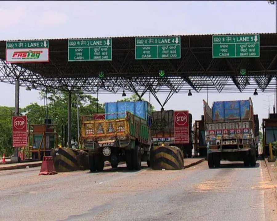  Road Ministry directs NHAI to suspend toll collections