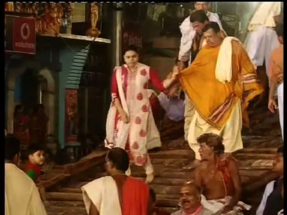  Ban on climbing atop chariots: Sevayat’s daughter, girls mount chariots  