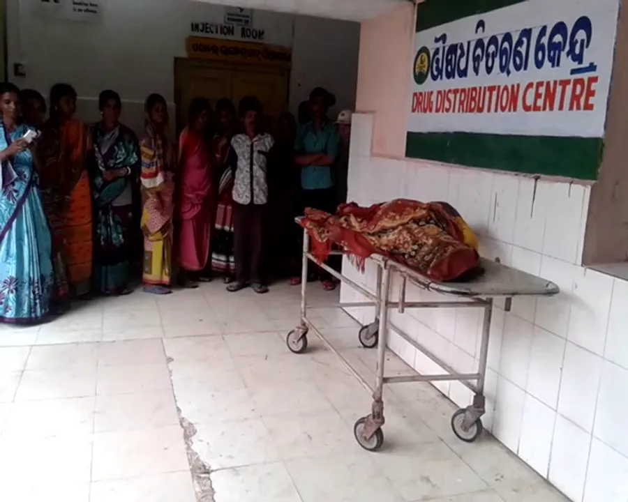  Ambulance meets accident; pregnant woman killed, five injured