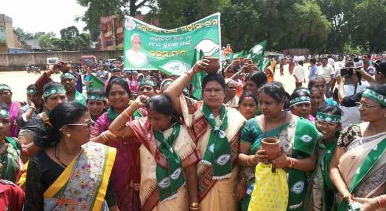  Mahanadi issue: Biju Mahila Dal holds ‘Kalash Yatra’ in Odisha’s Jharsuguda