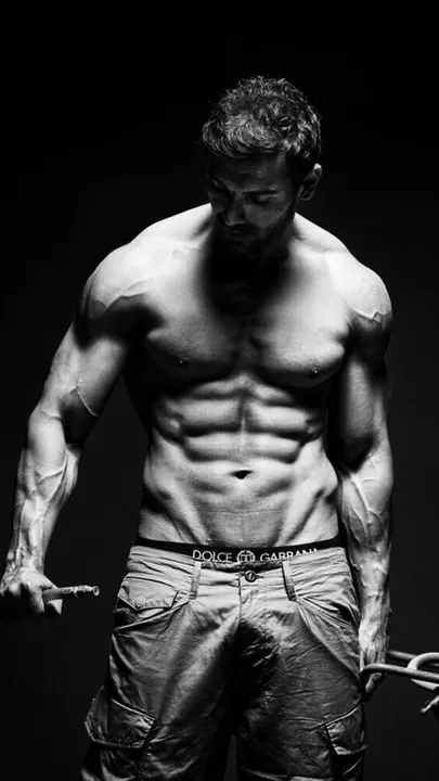  Pic. twitter.com/TheJohnAbraham 