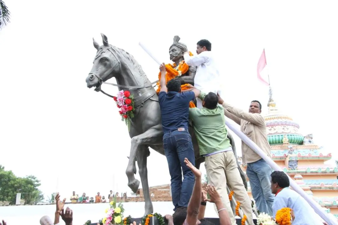  PNG Minister offers tribute to Bakshi Jagabandhu in Odisha