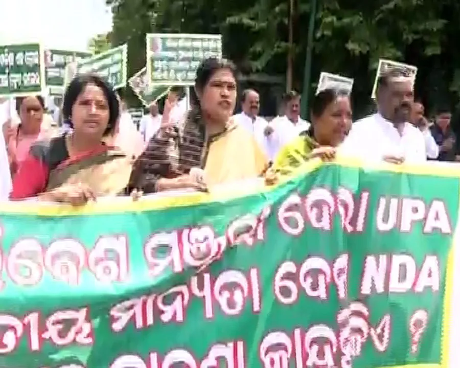  BJD seeks Prez’s directions on Mahanadi and Polavaram issues; submits memo to Odisha Guv