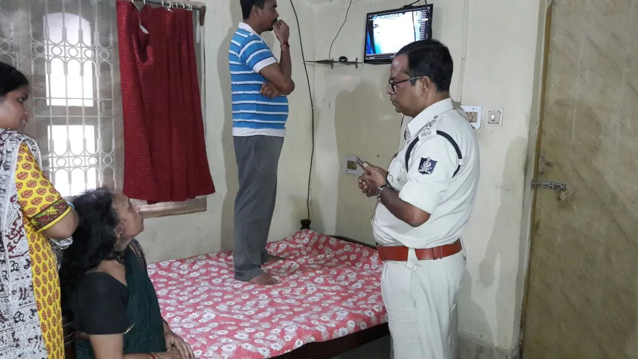  Robbers disguised as tenants loot elderly couple in Odisha capital