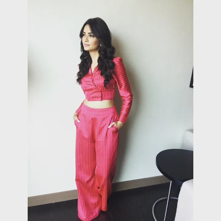  Pic. twitter.com/kriti_official/media 