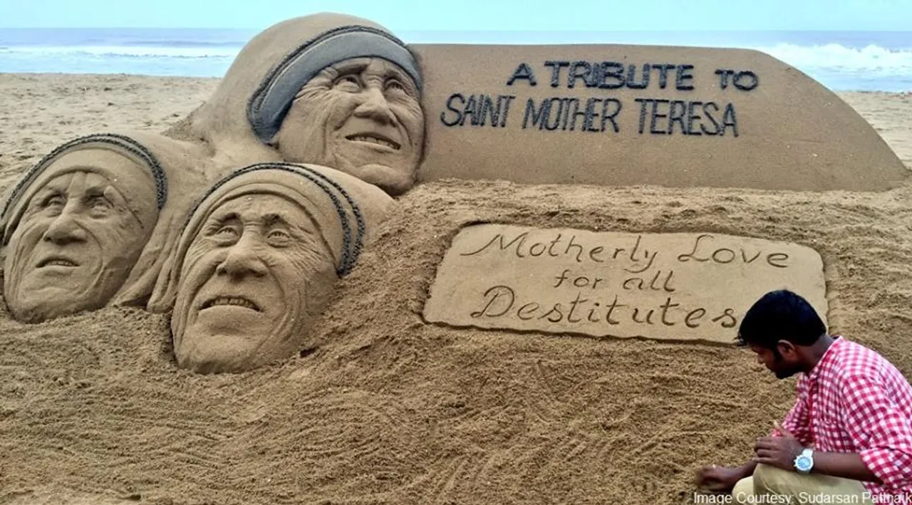  Sandy tribute to Mother Teresa on Odisha beach