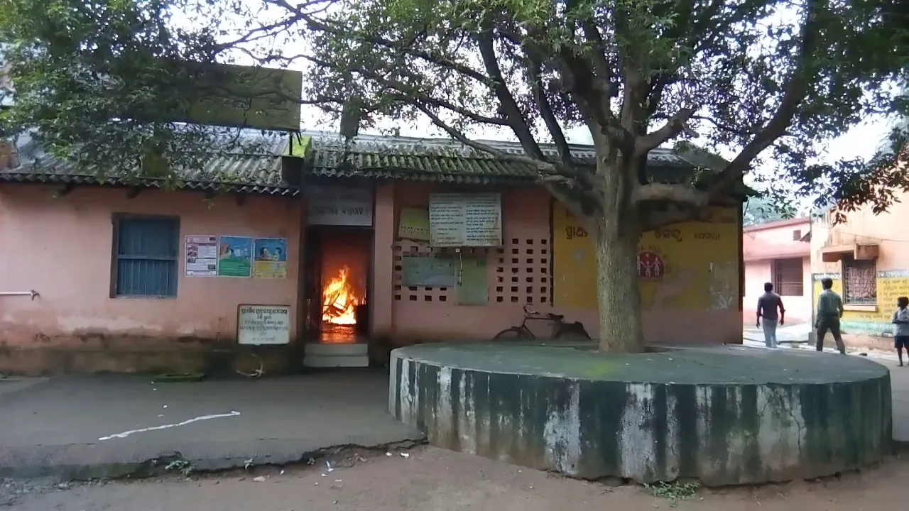 Mob vandalizes Odisha hospital, torches vehicle  