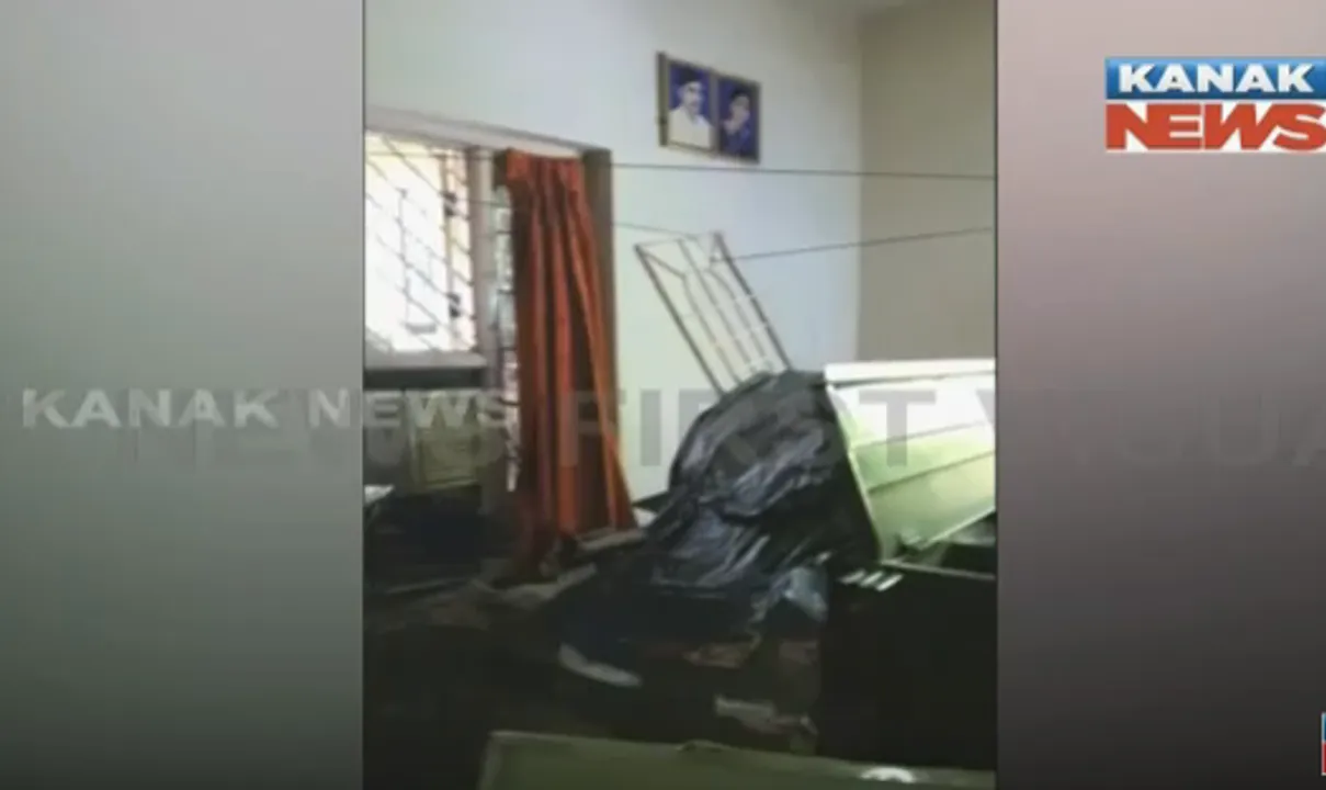  Miscreants loot valuables from bank staff's house in Odisha capital