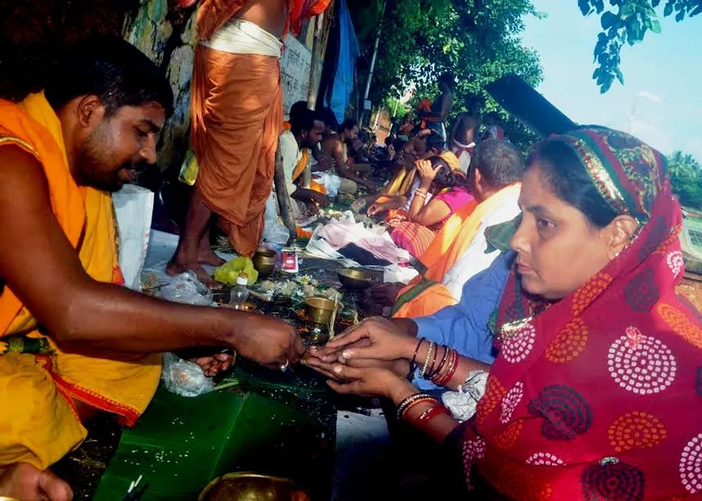  People in Odisha remember ancestors on last day of ‘Pitrapaksha’