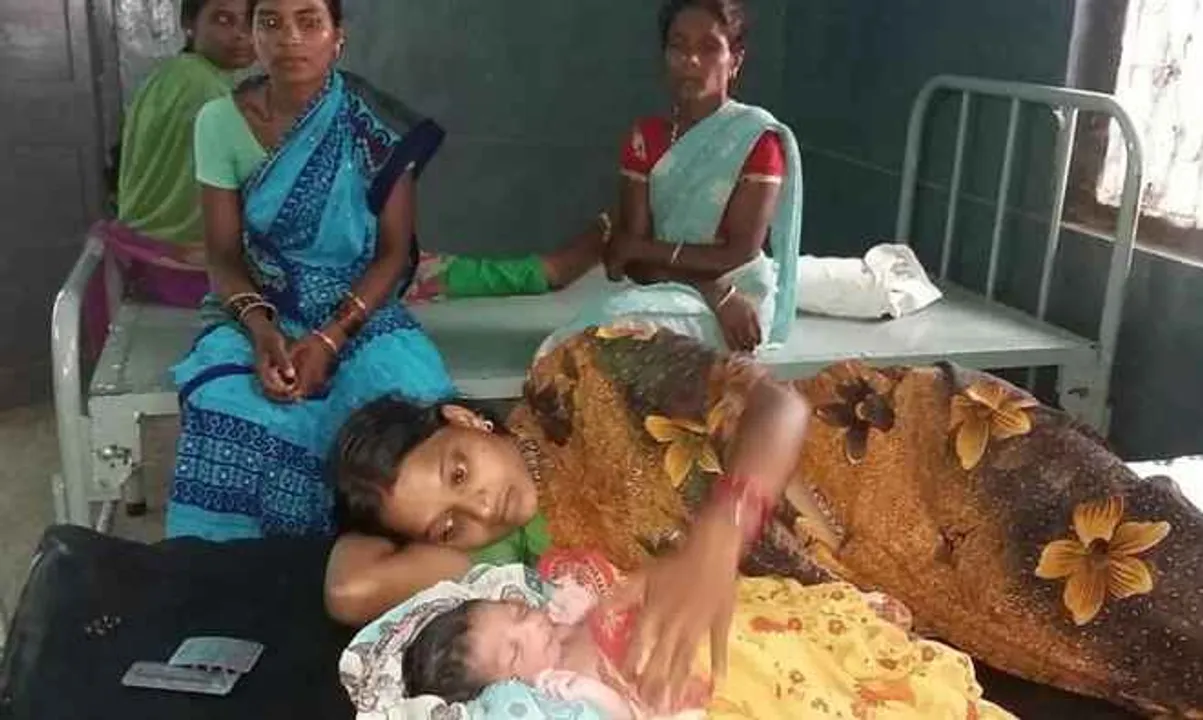  Ambulance fails to turn up; woman delivers baby in van in Odisha