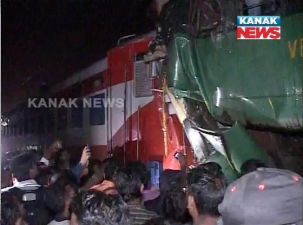  Railway Minister orders probe into Odisha train mishap