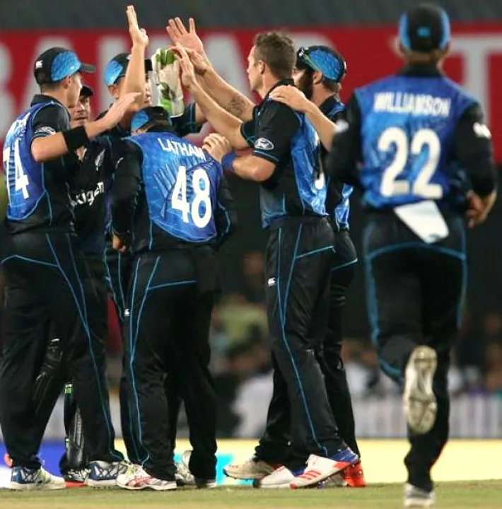  Southee, Neesham help New Zealand level series against India
