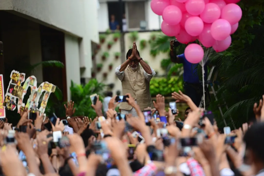  Pic. twitter.com/SrBachchan/media 