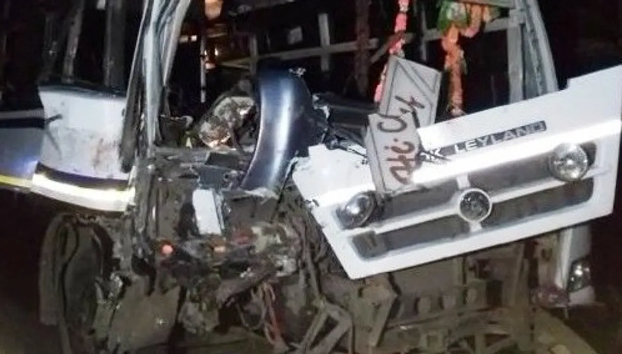  Bus, truck collide head-on; one killed, 25 injured in Odisha's Boudh