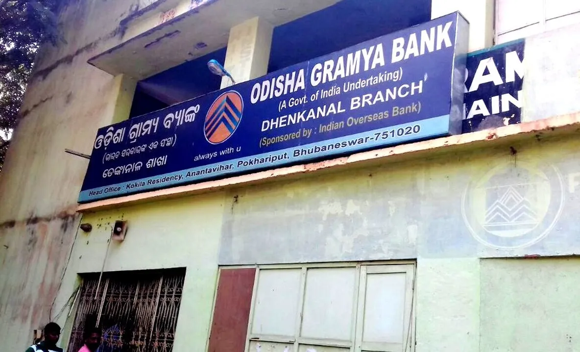  Over Rs 1 crore old currency notes looted from Odisha bank