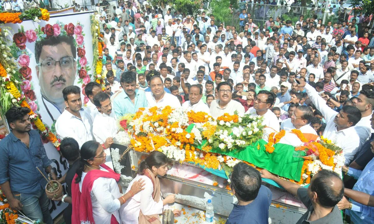  Mortal remains of Odisha leader Lulu Mohapatra consigned to fire