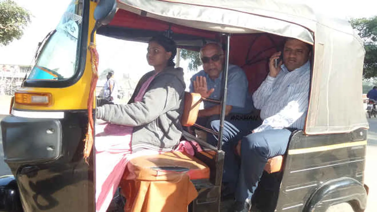  Subroto Bagchi takes ride in Radha Maa's auto, assures help