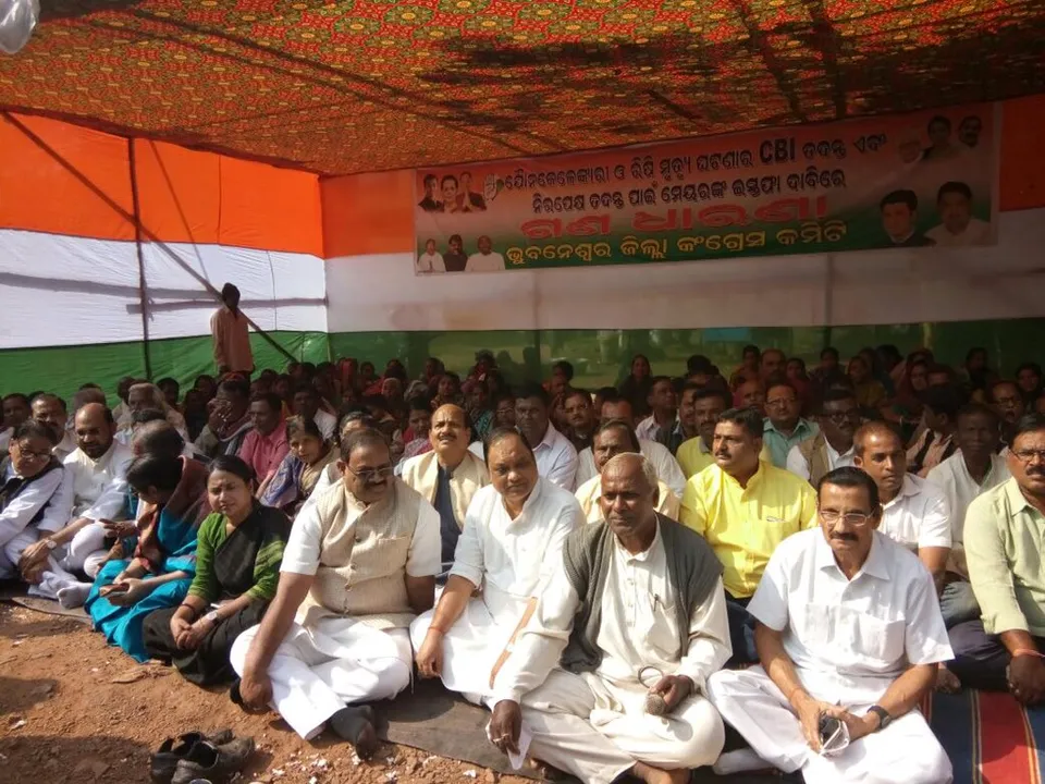  Mayor row: Odisha Congress stages dharna before BMC office