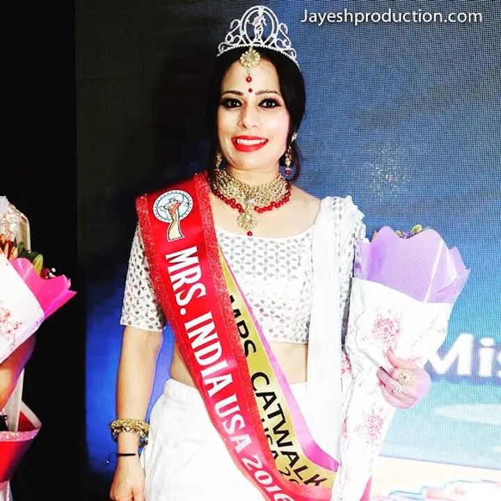  Odisha born beauty crowned Mrs India USA 2016