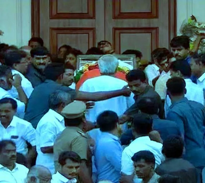  Odisha CM pays tribute to Jayalalithaa