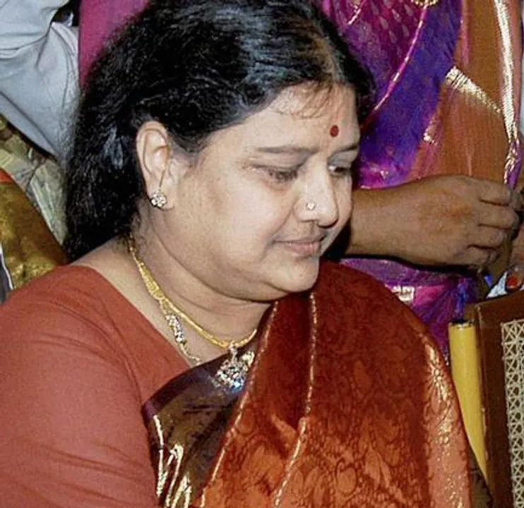  Sasikala surrenders, supporters clash with police