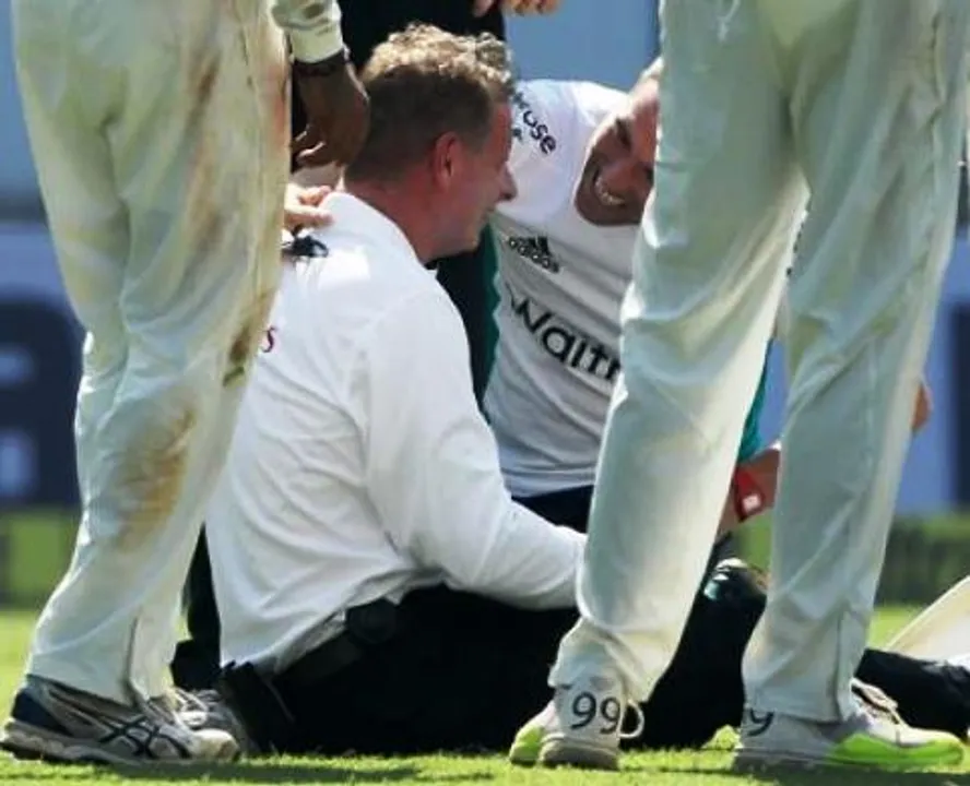  Umpire Reiffel hospitalised after blow to head in India-England Test