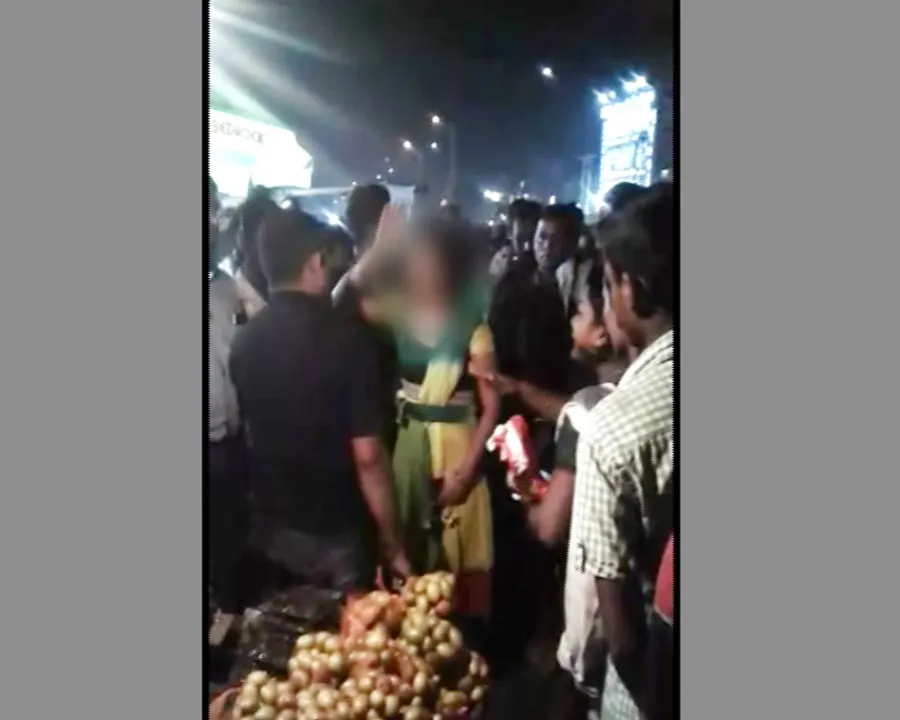 Odisha woman slaps molester with chappal