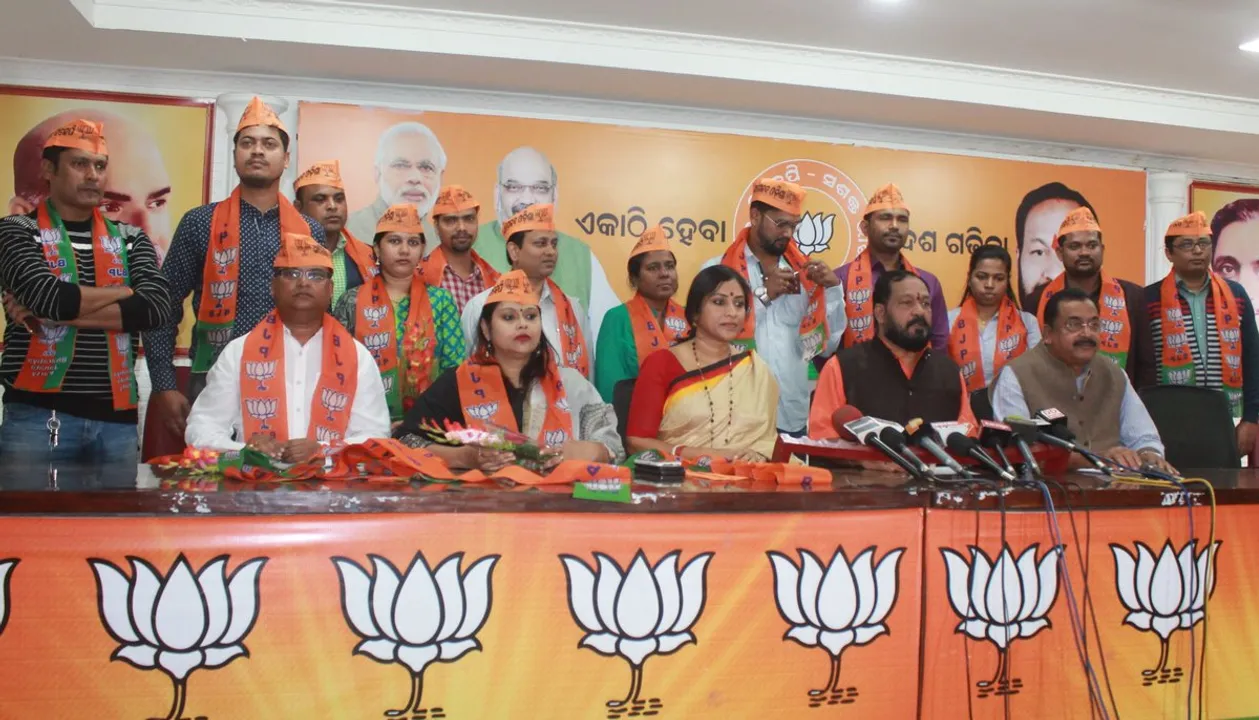  Hundreds of company secretaries join Odisha BJP